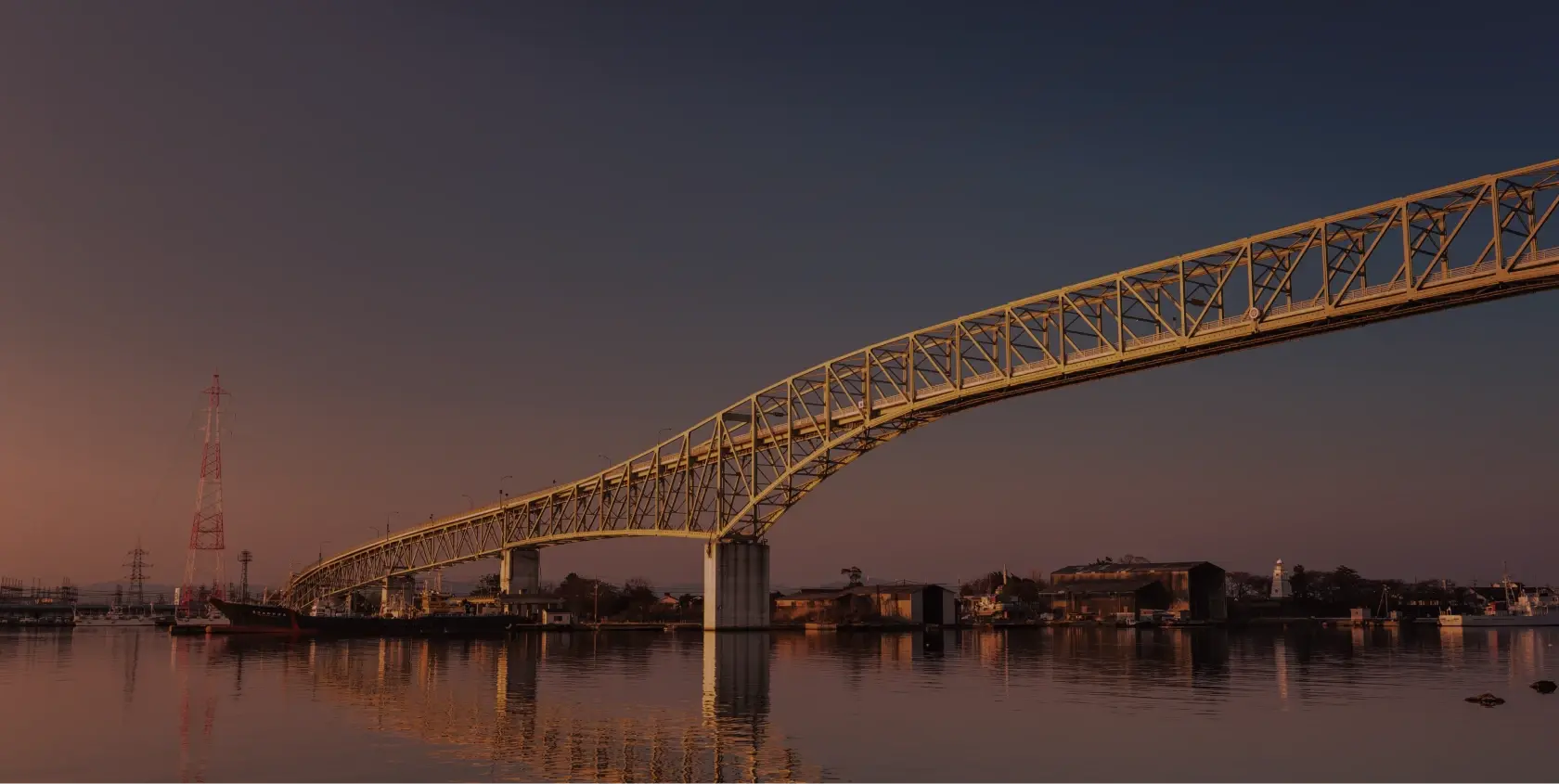 イメージ：夕日に照らされる境水道大橋